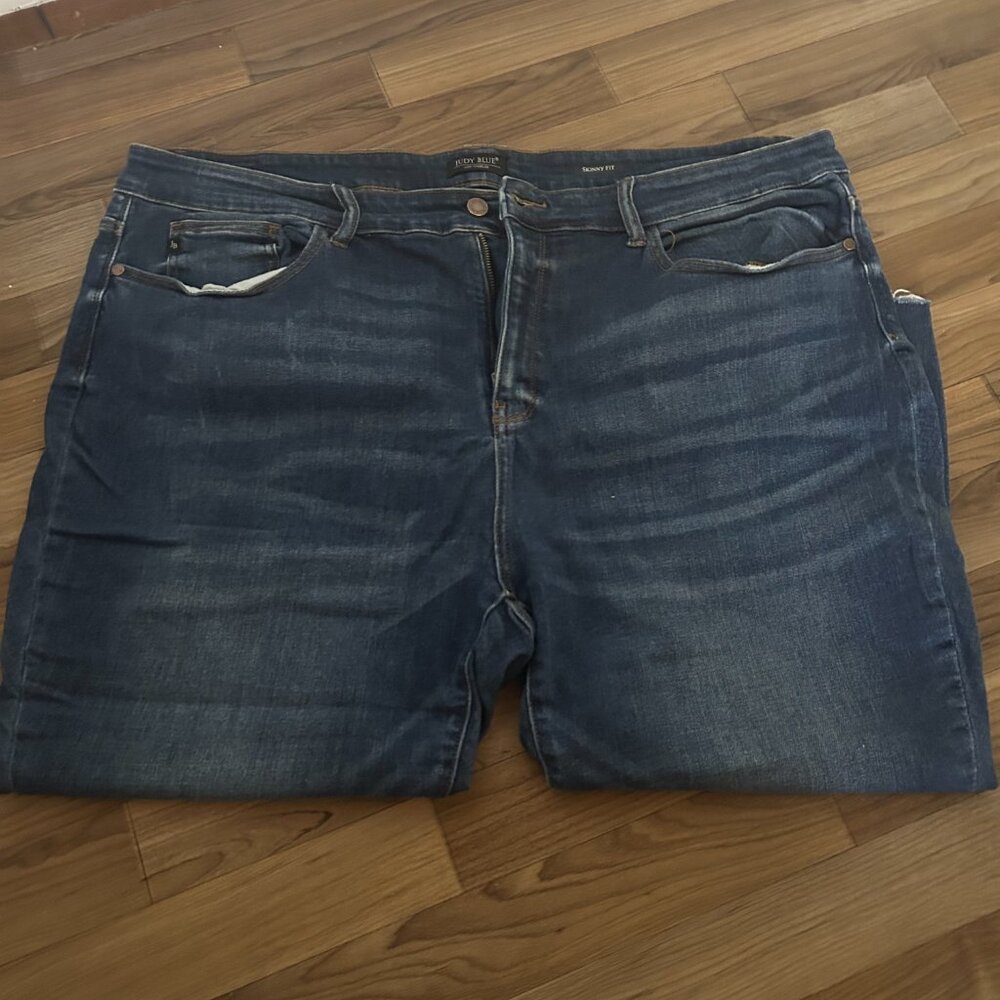 Judy Blue (24) Cropped Denim with Raw Hem - Picture 2 of 3